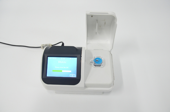 เครื่องวิเคราะห์ HbA1c เครื่องวิเคราะห์โลหิตวิทยาการตรวจจับ LD-100 เครื่องวิเคราะห์ HbA1c แบบขั้นตอนเดียวการใช้งานทางการแพทย์
