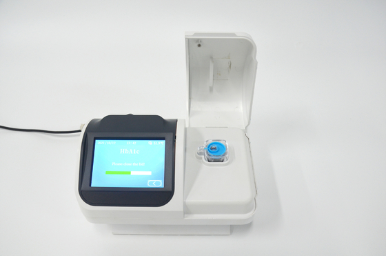 เครื่องวิเคราะห์ HbA1c POCT เครื่องวิเคราะห์การทดสอบ HbA1c ขั้นตอนเดียว LD-100 เครื่องวิเคราะห์เฮโมโกลบิน